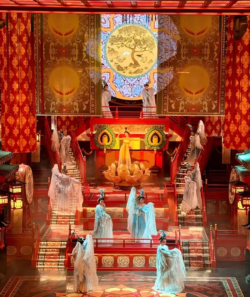 Traditional dance performance at Chang’an Twelve Hours Theme Street in Xi’an showcasing Tang Dynasty culture