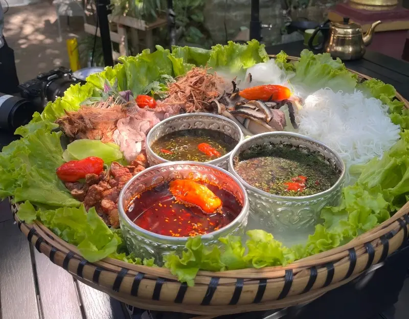 Sa Pie in Mangshi, a famous Dai ethnic dish with fresh herbs and bold flavors.