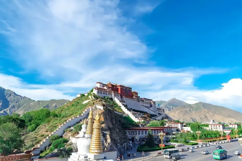 A panoramic view of the Potala Palace in Lhasa under a clear sky.