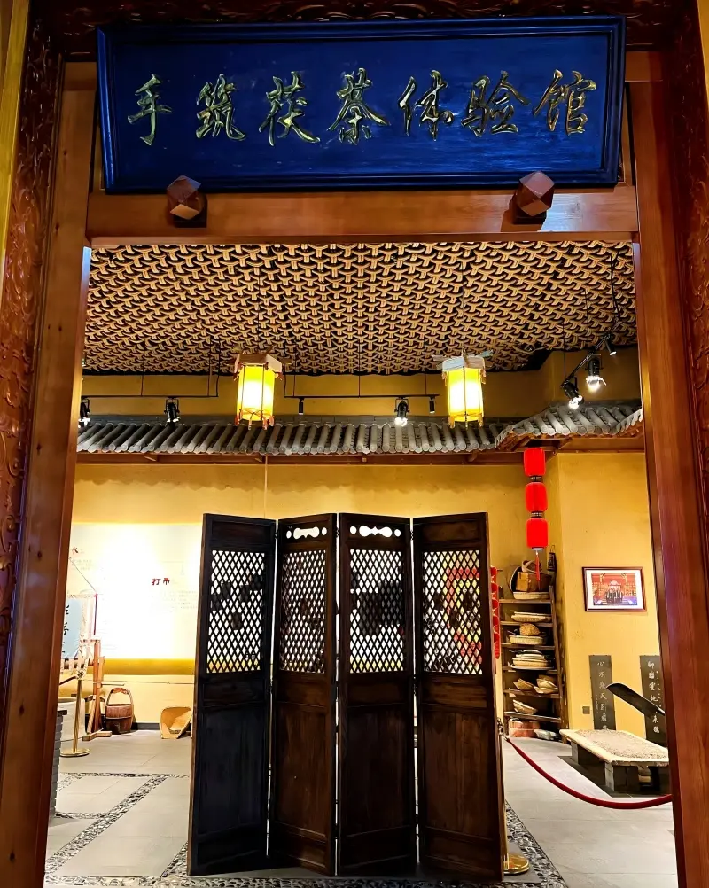 Hands-on Fucha tea pressing workshop for visitors in Fucha Town