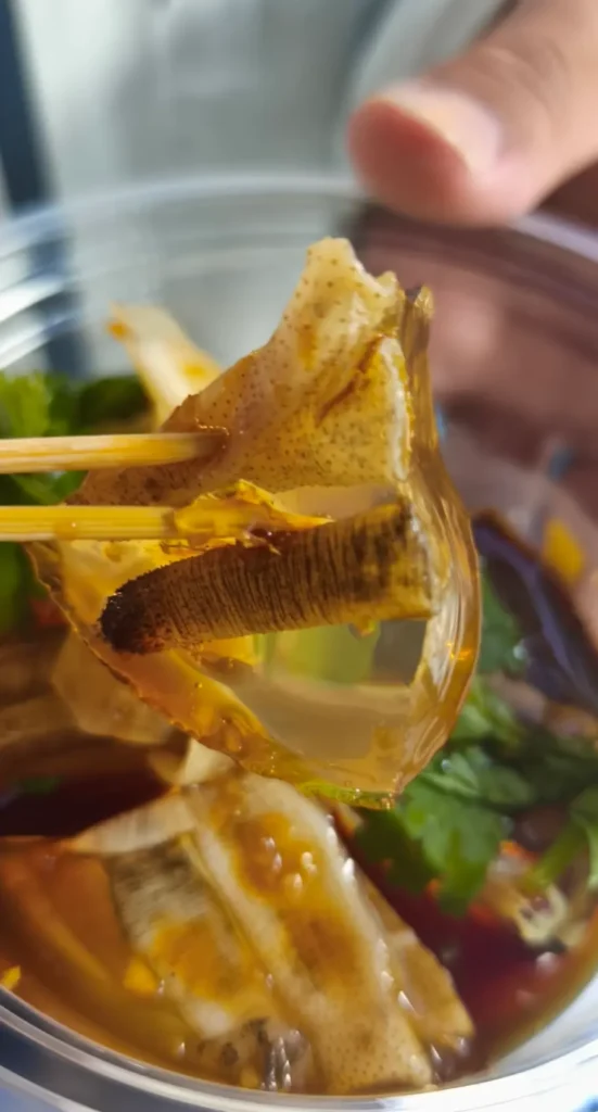 Tusun Dong, a traditional Xiamen seafood jelly snack made from sipunculid worms
