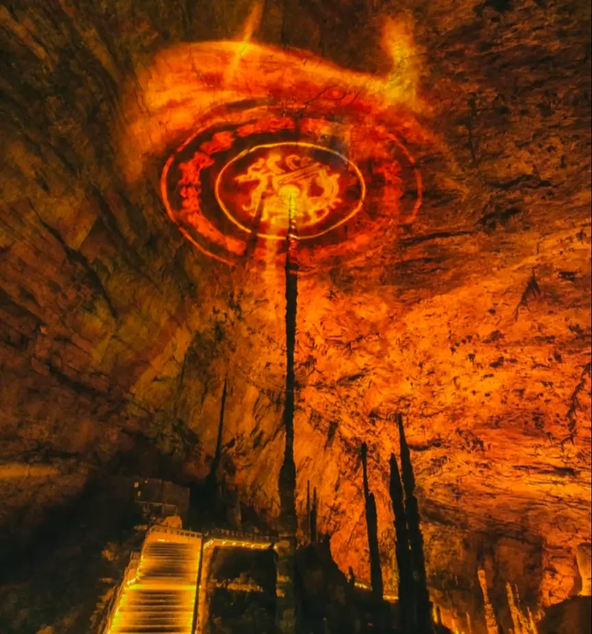 The famous Dragon Palace Column stalagmite inside Huanglong Cave in Suoxiyu, Zhangjiajie